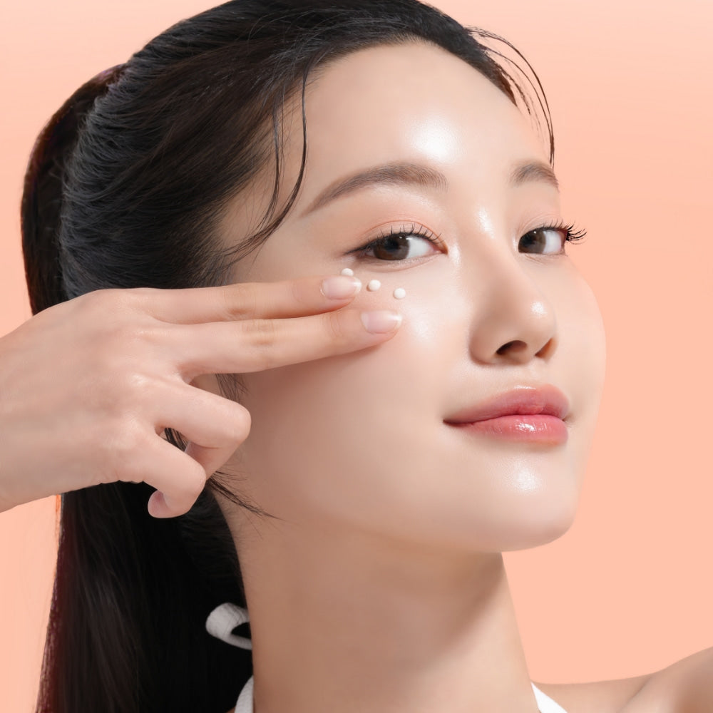 Mixsoon PDRN Collagen Eye Serum dots placed under the eye by a model with her fingertips